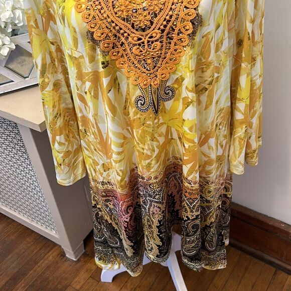 One Emerald yellow floral crocheted sparkle tunic Size XL EUC - Picture 4 of 10